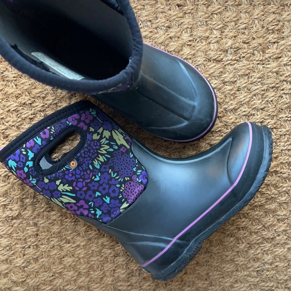 Bogs tall rain and snow boots size 2 little girl